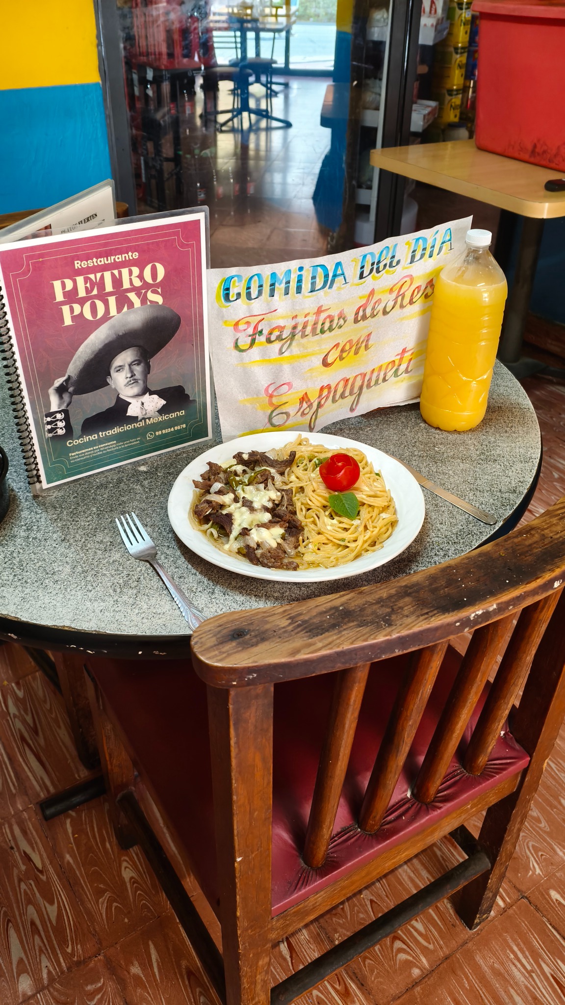 Platillo servido en Café Petropolys