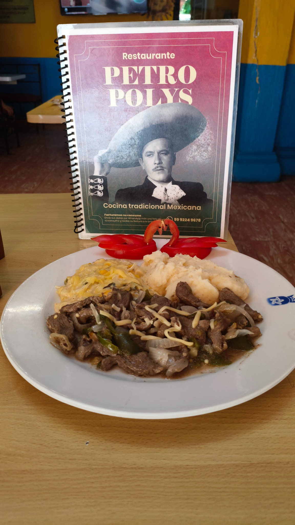 Platillo servido en Café Petropolys